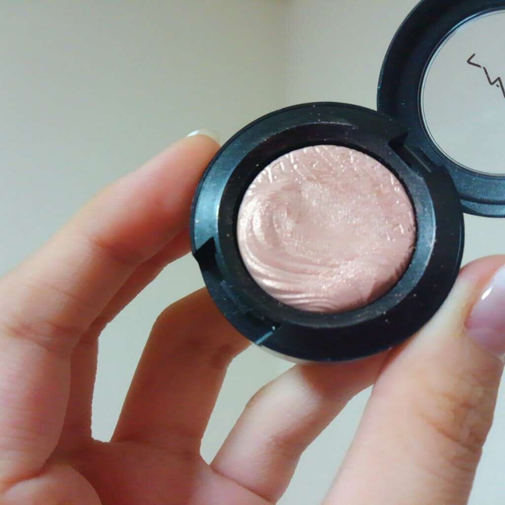 エクストラ ディメンション アイシャドウ/M・A・C/単色アイシャドウを使ったクチコミ(2枚目)