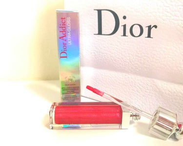 Diorのグロスです！
今までプチプラのグロスしか使ったことなくて、ベタベタした感じが嫌だな〜って思っててあまりグロスが好きじゃなかったです😅
けどこのDiorのグロスはそのベタベタした感じが全くなくて