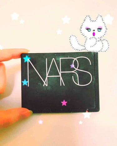 
NARS ライトリフレクティングパウダー プレストN👄👄

見た目は真っ白ですが、ナチュラルで肌にすごく馴染みます💫

リキッドファンデーションの仕上げにパウダーを使うとツヤ感が無くなってしまうのが嫌