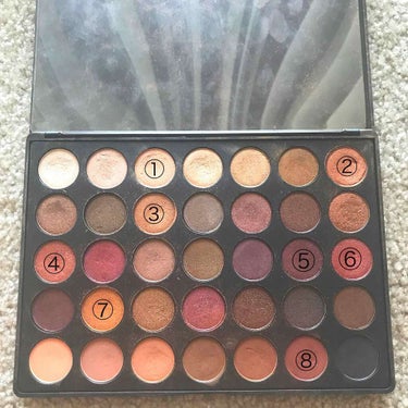 Morphe 35F - Fall Into Frost Paletteのクチコミ「このモーフィーのアイシャドウパレットは本当に発色が素晴らしくてお気に入りです！下の列が全てマッ.....」（2枚目）