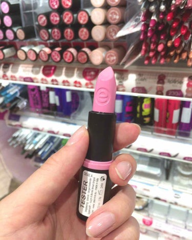 essence sheer & shine lipstickのクチコミ「ドイツのプチプラコスメ、『essence』のリップです！


このブランド、売ってるところも少.....」（3枚目）