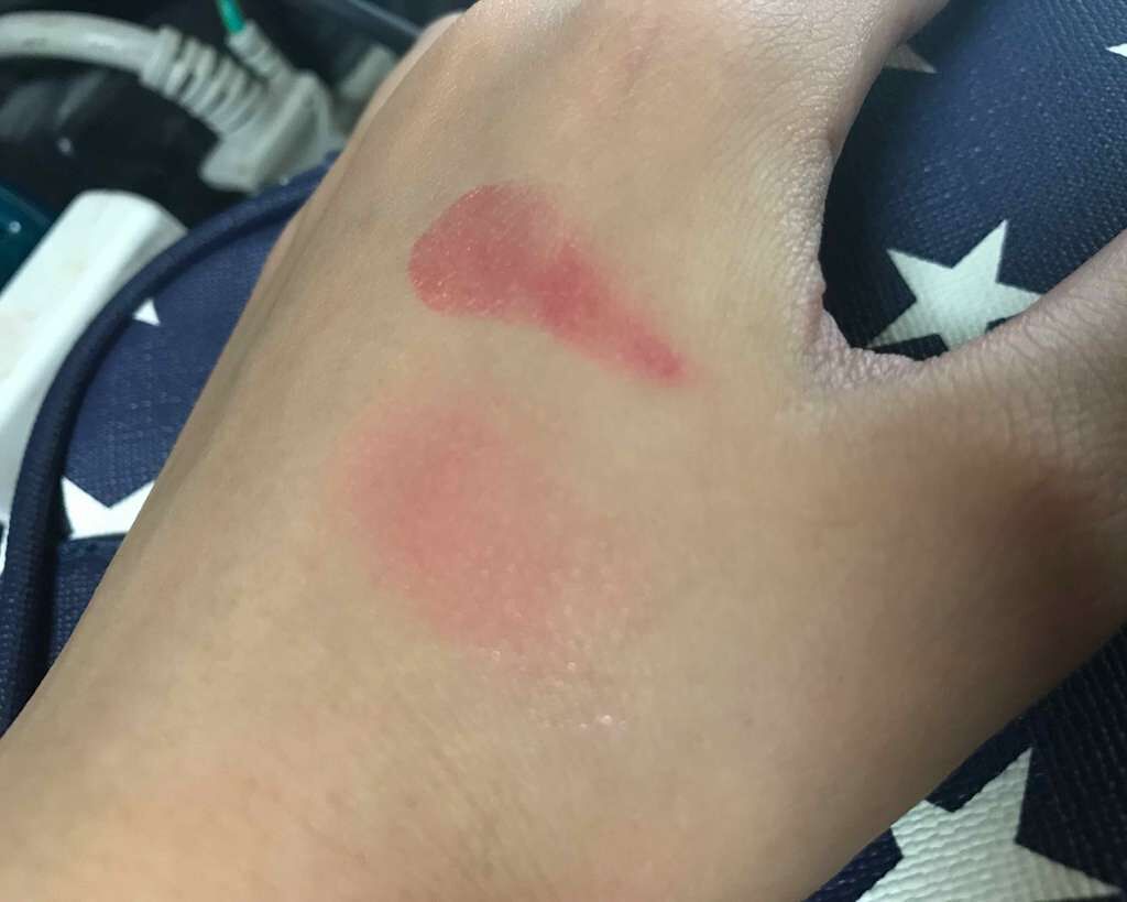 みお on LIPS 「京都で購入したものです。パッケージは1枚目で2枚目は右はハッキ..」(2枚目)