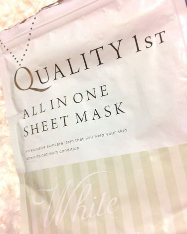 クオリティファーストのwhiteマスク
とても爽やかな匂いがして毎日癒されてます！
シートにたくさん美容液がしみているのでしっかり潤います！
大容量の方を買うと毎日しても結構持つのでとてもオススメです！