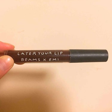 SPRiNGの付録、BEAMS × EMIの ｢LAYER YOUR LIP｣ です💄💓

すっぴん唇でも、他の口紅塗った上でも、うすーく塗ると暗めの赤に変身😘

厚く塗るとぶどう色かな？🍇写真は手に載