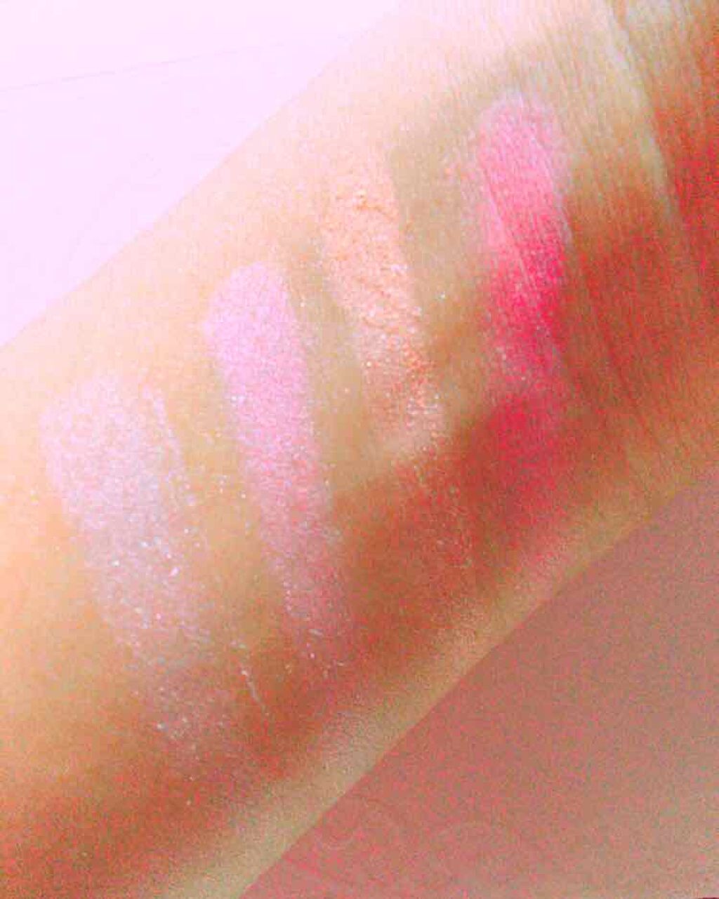 JILL STUART ミックスブラッシュ コンパクト UVヴェールのクチコミ「このチークは、誕生日にもらいました！とにかく可愛い！発色もふんわりしていて使いやすいです！..」（3枚目）