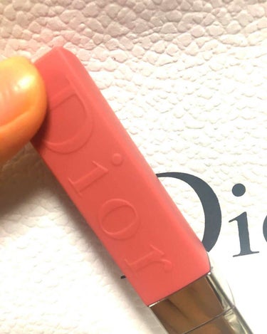 初投稿です💓

Dior
アディクトリップティント
ナチュラルヌード💄

発売されているカラーの中で1番ナチュラルなカラーになると思いますが、かなりピンクに色付きます✨

何度か重ねて塗ると持ちも良く、