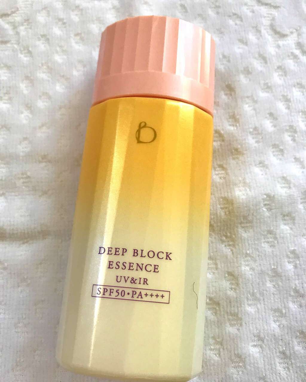 BENEFIQUE ディープブロックエッセンス (UV＆IR)のクチコミ「敏感肌のあたしでも
負担なく顔や体に使えます。
日焼けを予防しながら
美白効果もあり、
化粧下.....」（1枚目）