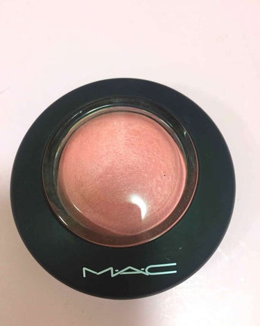 ＭＡＣのミネラライズブラッシュのデインティです
綺麗なツヤ感を出してくれるピンク系のチークです😌(分かりやすいように手に塗ってみました)
発色も良く、コスパもいいのでとてもオススメです✨