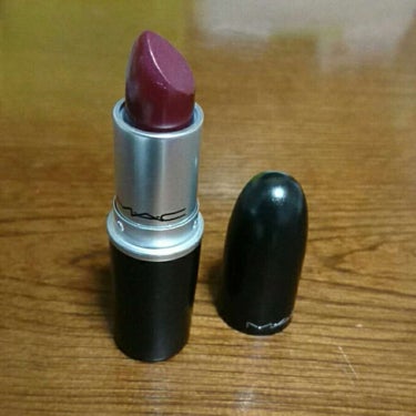 
商品名　MAC　
　　　　リップスティック
　　　　ハングアップ

お値段　2900円（税抜）

❤MACのリップはたくさんのカラーがあって誰でも　　　　　　　　　　　　　　　
　好きなカラーが見つか