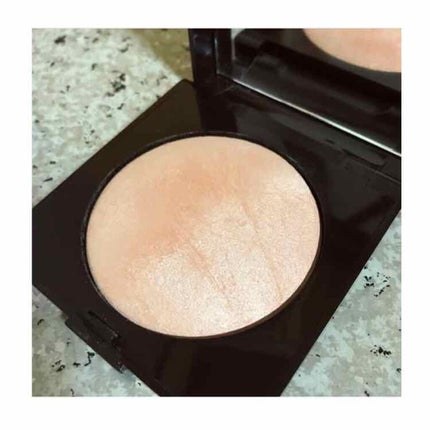 マットラディアンス ベイクドパウダー ハイライト01/ローラ メルシエ/パウダーハイライトを使ったクチコミ(1枚目)