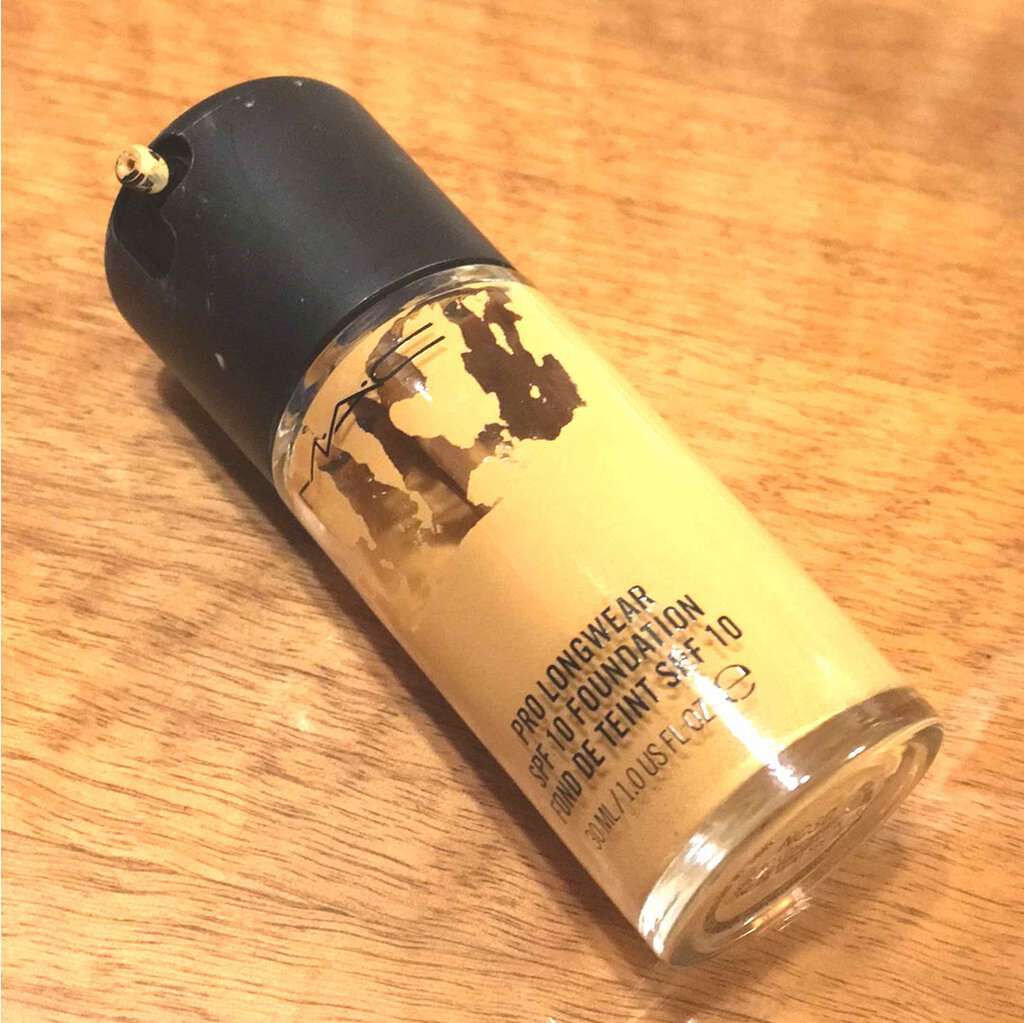 M・A・C プロ ロングウェア SPF 10 ファンデーションのクチコミ「NC30

MACのリキッドファンデ
これは朝つけて夜帰ってくるまでしっかりついていて感動した.....」（1枚目）