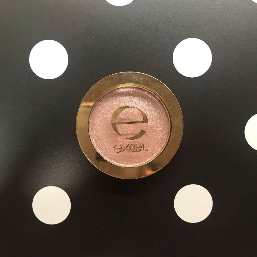 シャイニーシャドウ N/excel/単色アイシャドウを使ったクチコミ（1枚目）