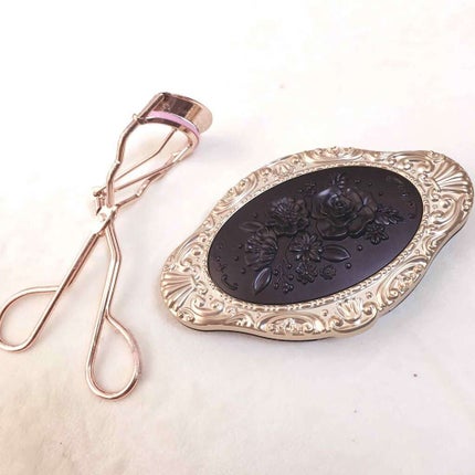 ANNA SUI カラー コレクションのクチコミ「ANNA SUIのアイシャドウପ(´。•ᵕ•。`)ଓ♩。*
発色めっちゃいい!
ビューラーはど.....」(1枚目)