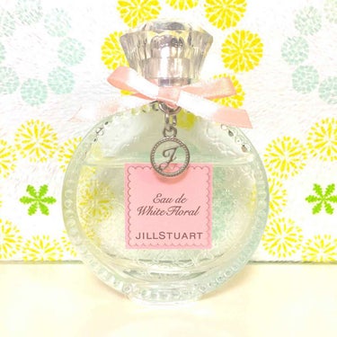 ジルのリラックスシリーズの大好きな香り😍

ホワイトフローラル…甘い花の香りです！
オーデコロンなので1.2時間ですぐ香りは飛んでしまうけれど…
自分の気分を上げるのにとってもいい香りです🎵
何より、瓶