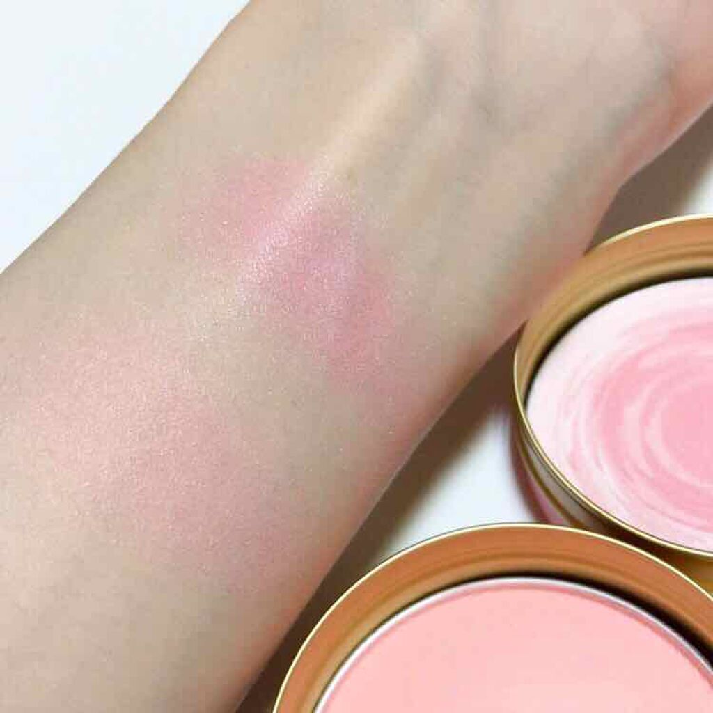 パフ・デ・チーク(フラワーハーモニー)/MAJOLICA MAJORCA/パウダーチークを使ったクチコミ(3枚目)