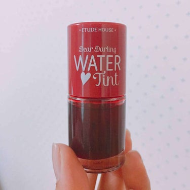 ETUDE HOUSEのdear darling water tint #02 チェリーシロップ💄✨
Amazonで650円で購入しました！

ファンタグレープみたいな甘い香りがします🍇

暗めの赤なの