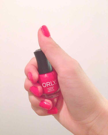 ORLYのネイル、色はテラコッタ💅✨
夏らしい蛍光のピンクで発色もとても良いのですが、ダマになりやすいのが結構気になって何度か塗り直しました💧
ですが2度塗りはしなくても大丈夫なくらい発色が良かったです
