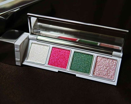 RMK フューチャーアイシャドウパレットのクチコミ「RMKの秋冬コレクションです😍
限定パレットでとても見た目もオシャレ!!
ホワイトを基調とした.....」(1枚目)