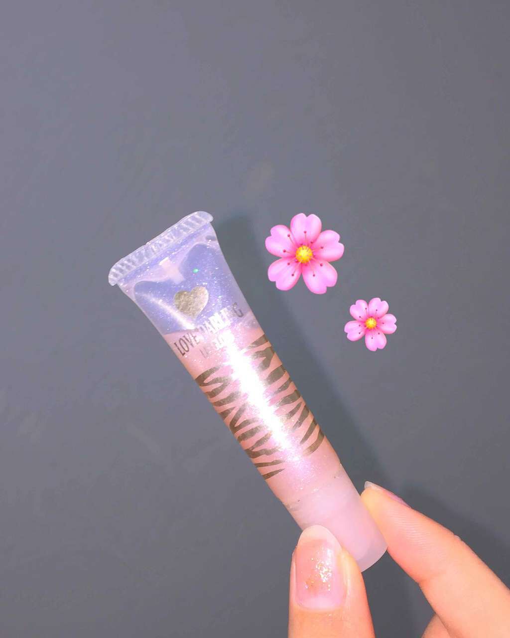 ラブダーリン フルーツチューブ ストロベリーの香り/ラブダーリンコスメ/リップグロスを使ったクチコミ（1枚目）