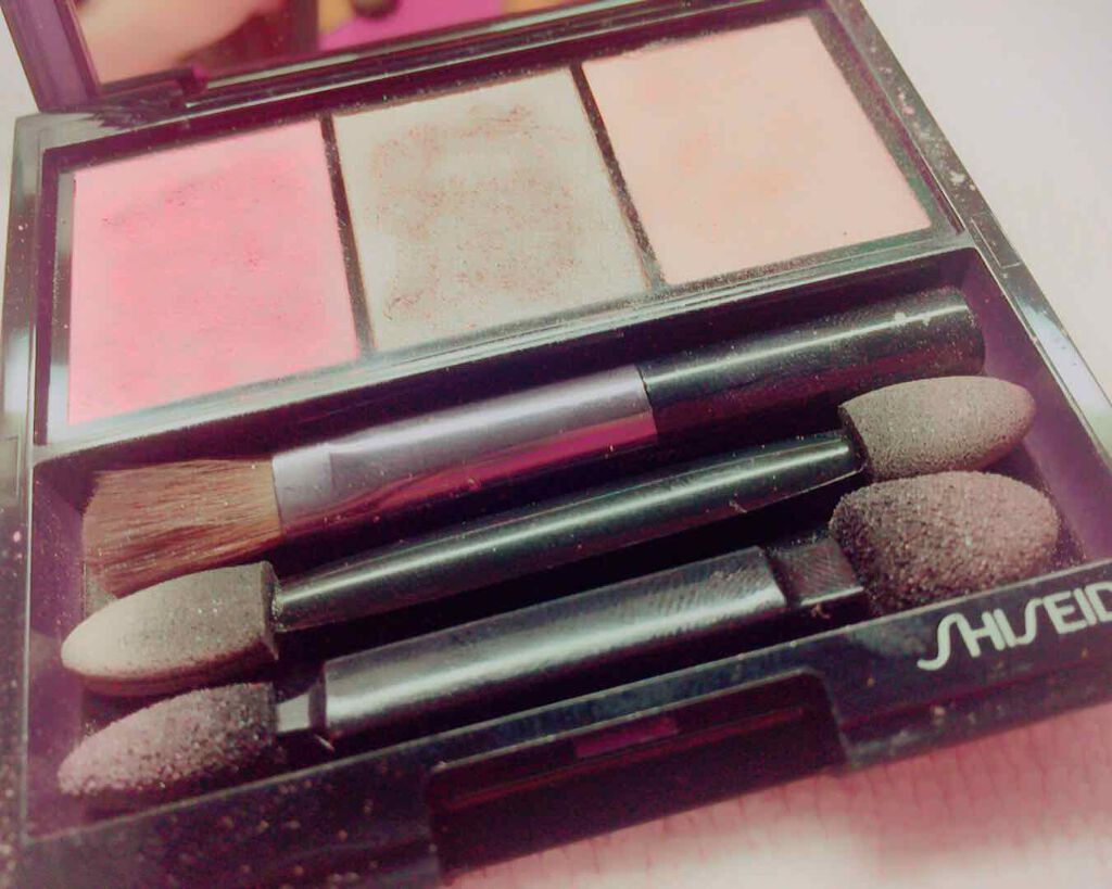 SHISEIDO ルミナイジング サテンアイカラー トリオのクチコミ「SHISEIDO ルミナイジング サテンアイカラートリオRD711

〇発色は薄め
〇ラメが細.....」（1枚目）