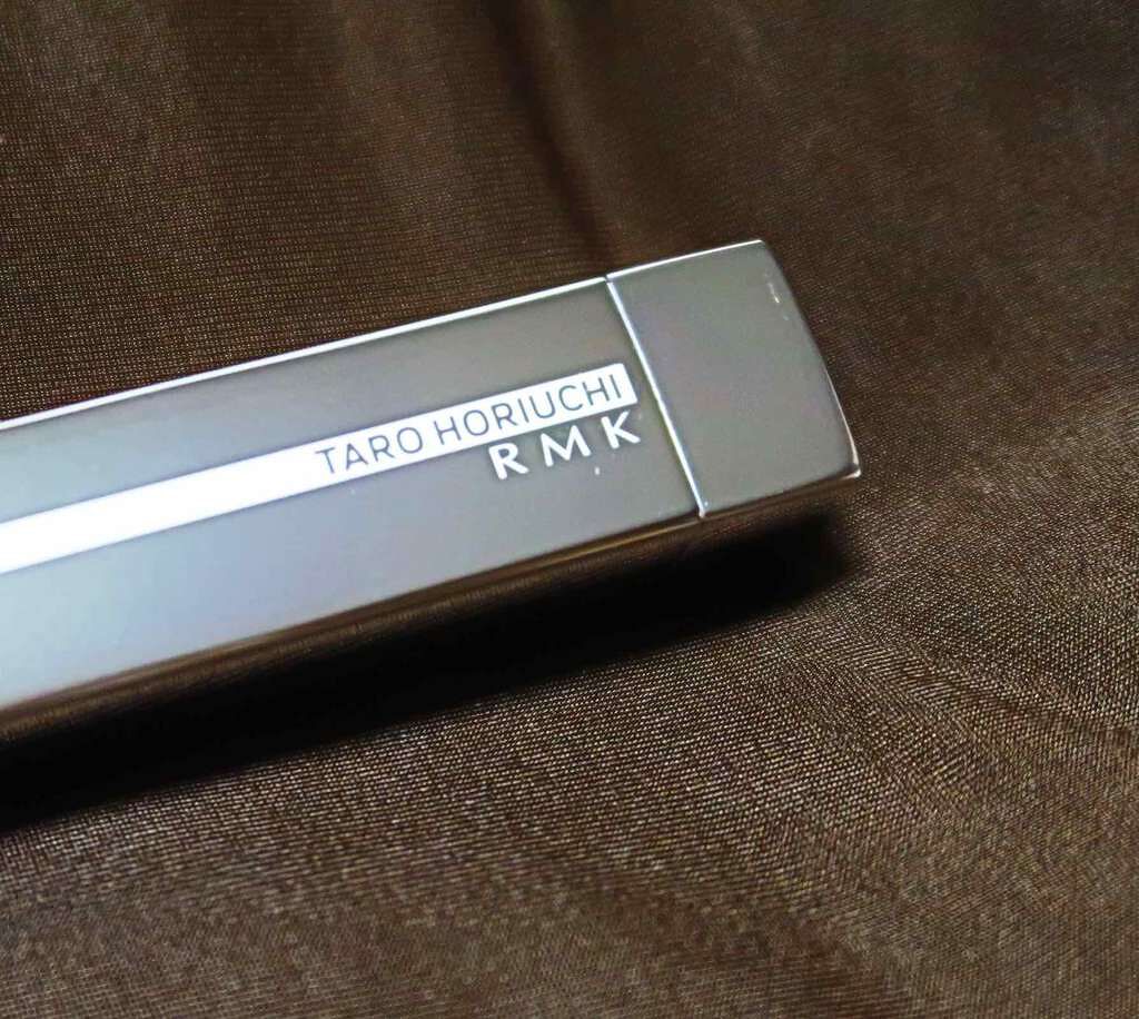 RMK フューチャーアイシャドウパレットのクチコミ「RMKの秋冬コレクションです😍
限定パレットでとても見た目もオシャレ！！
ホワイトを基調とした.....」（3枚目）