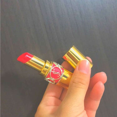 ❤︎ イヴ・サンローラン 
    ルージュ ヴォリュプテ シャイン No.45

📷2枚目は加工なしの発色です

YSL の リップスティックは 大人気 ❤️ですよね
わたしも 大好きな リップの１つ