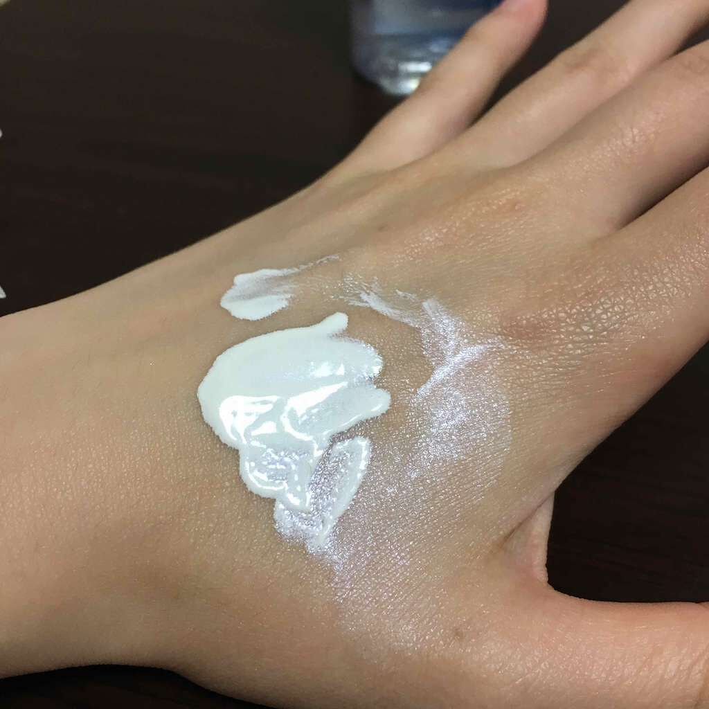 ツヤ・ハリ仕上げ 発光下地/ESPRIQUE/化粧下地を使ったクチコミ(2枚目)