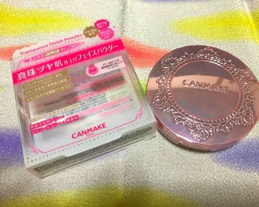 マシュマロタイプとは別に艶肌タイプのフェイスパウダー(｡ﾟωﾟ)

ほんのりラメ感が入っていてキメ過ぎず程よい艶感が出せます✨

ほんとキメ過ぎない感じなので、艶感があるファンデにのせるも良し、マットな