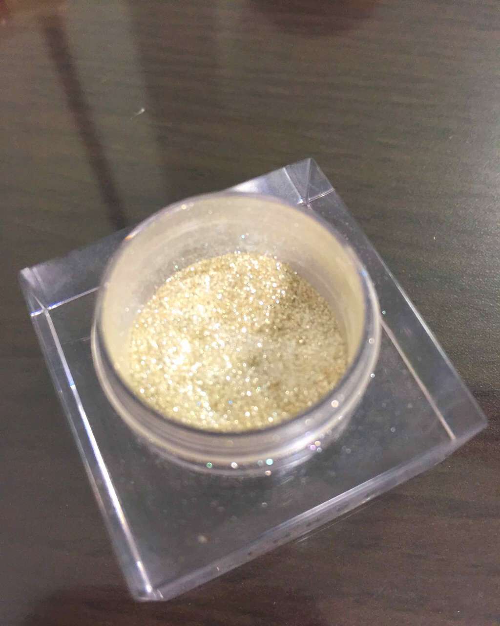 シマリング カラー ヴェール/THREE/単色アイシャドウを使ったクチコミ（2枚目）