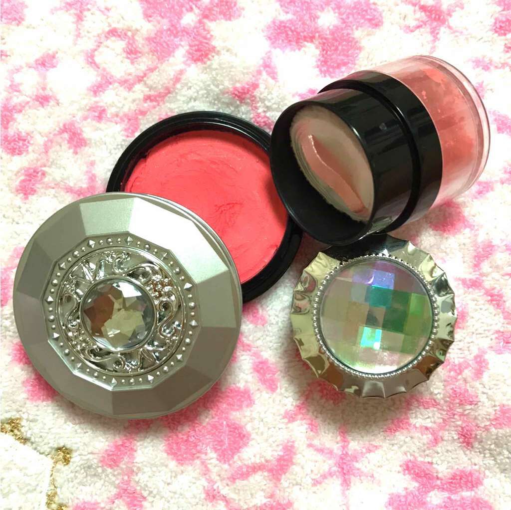 ハピネスパフ付きチーク/DAISO/パウダーチークを使ったクチコミ（1枚目）