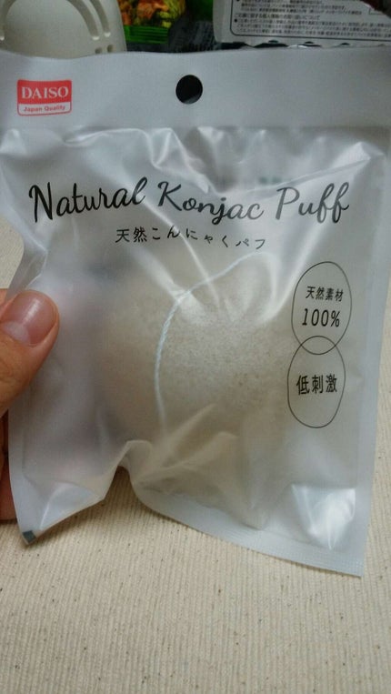 天然こんにゃくパフ/DAISO/その他スキンケアグッズを使ったクチコミ(2枚目)