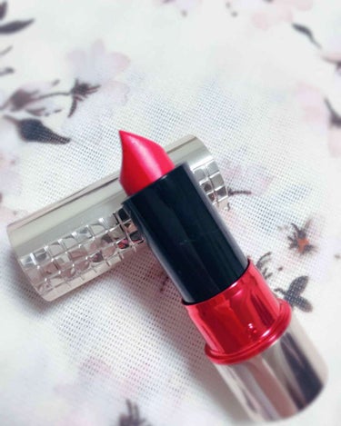 品番は10番になります✨

グラデが作りやすいリップになっています💄

2色入っていて混ぜて使っても可愛いですし、単色づかいでも可愛いです◎

ティントを使わなくてもこちらのリップは綺麗なレッドですし綺