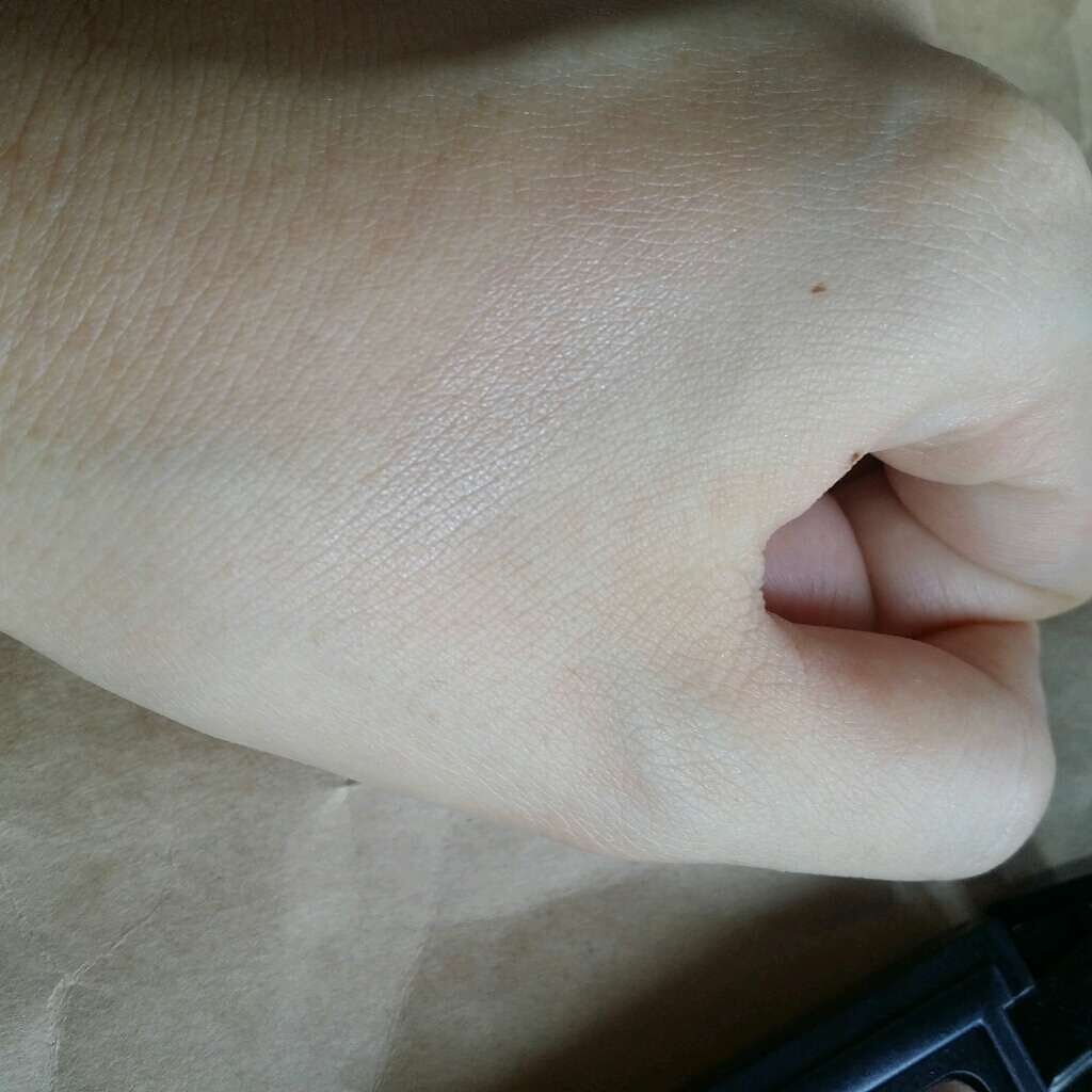 キャンドルグロウ パーフェクティングパウダー/ローラ メルシエ/プレストパウダーを使ったクチコミ（2枚目）