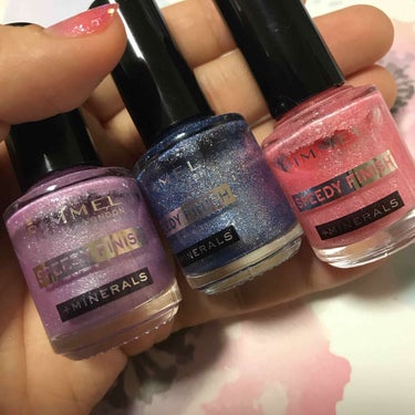 リンメル スピーディフィニッシュ✨
シュガーネイルの紫、青、ピンクを持っています💅

これはその名の通りほんとにすぐ乾きます！とてもありがたい！
発色は、紫が一度塗りだと少し白っぽくて、2度塗りで薄紫に