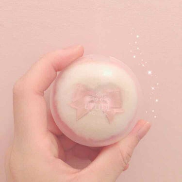 🦄ETUDEHOUSEラブリークッキーブラッシャー🦄

わたしが使ってるカラーPK003番はこのチークの中でも1番ピンクが強いカラーで少し
青みピンクな印象でとってもかわいいです！

付属のパフがかわい