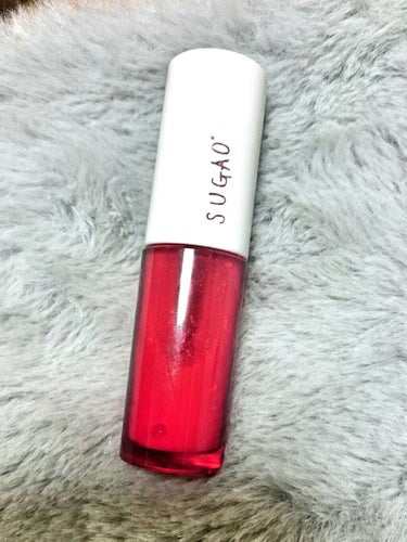 7月頃にティントリップが欲しくて購入しました＼(^^)／
Lipcolor...red

始めリップクリームを塗らずにコレを塗ったら、唇が荒れてしまったので、リップクリームを塗ってからコレを塗るようにし