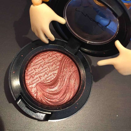 エクストラ ディメンション アイシャドウ アマラス アロイ/M・A・C/単色アイシャドウを使ったクチコミ(2枚目)