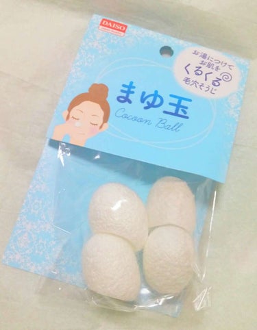 ·
商品名_DAISO まゆ玉
お値段_108円
·
·
LIPSで人気の商品だったので気になって買ってみました💗
·
お湯につけて小鼻周りをくるくるするとやっているときは特になにも感じないのですが終わ