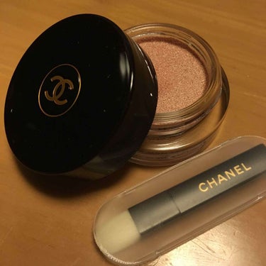 こちらも秋の新色💕
CHANELのこのタイプのシャドウは４度目の購入ですが、質感、発色全て気に入ってます😊✨
こちらの804番のお色もピンクがかったキレイなベージュのようなとっても使いやすいお色です😊
