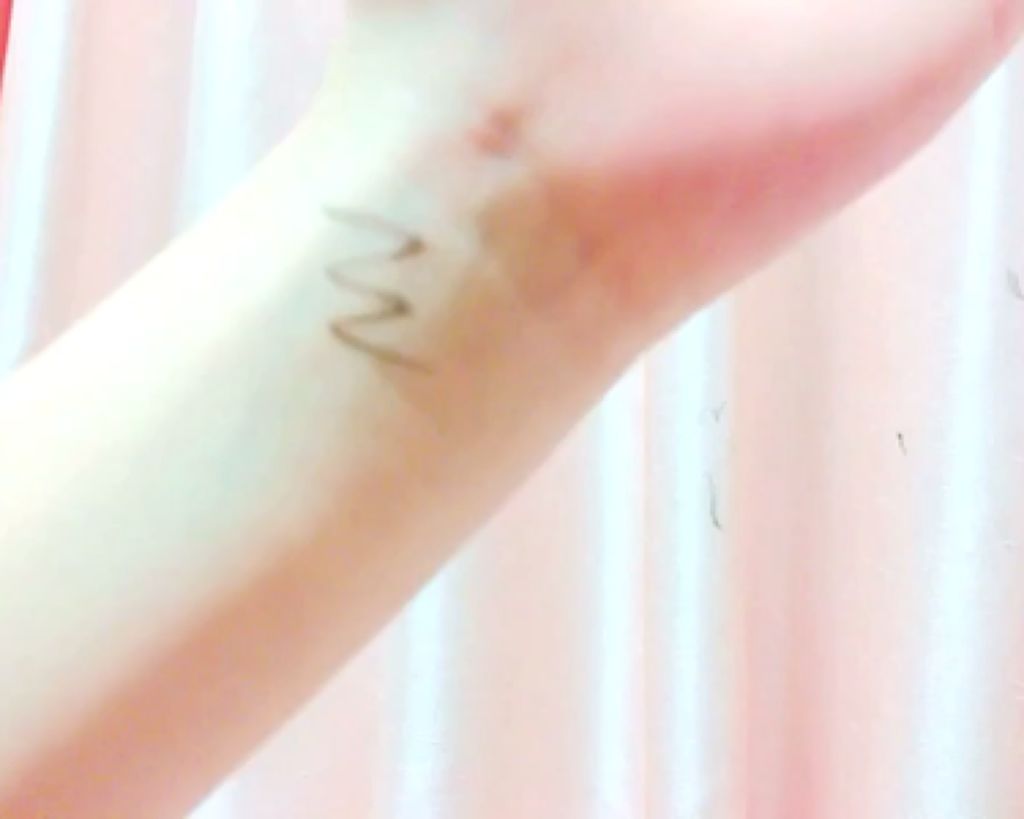 モテライナー リキッド/UZU BY FLOWFUSHI/リキッドアイライナーを使ったクチコミ（3枚目）