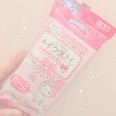 🦄DAISOメイク落とし🦄


DAISOで見つけてパッケージがとっても可愛くてこれは完全にパケ買いしてしまいました♩♡

わたしは旅行先にも持っていけるようにコンパクトサイズのシート10枚入りのものが