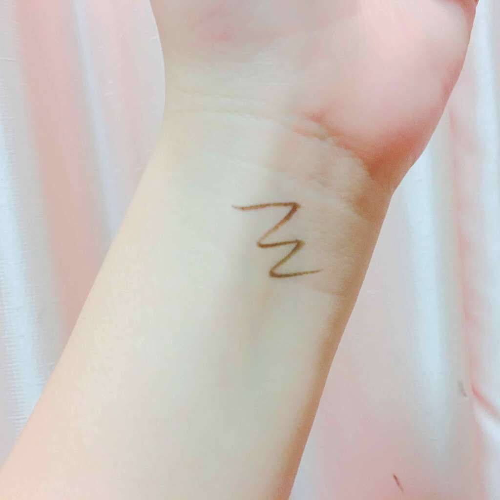 モテライナー リキッド/UZU BY FLOWFUSHI/リキッドアイライナーを使ったクチコミ（2枚目）