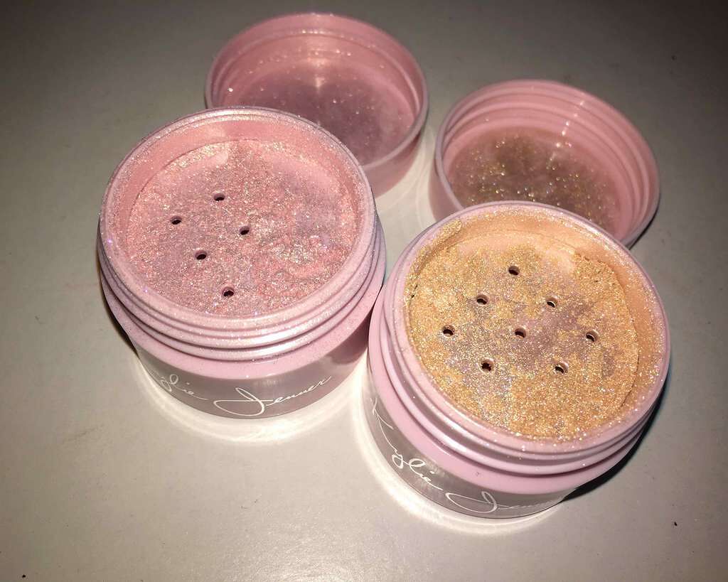 Kylie Cosmetics ウルトラグロウ　ルースパウダーハイライターのクチコミ「Kylieの birthday collectionのultra glow💖

とにかく綺麗過.....」（1枚目）