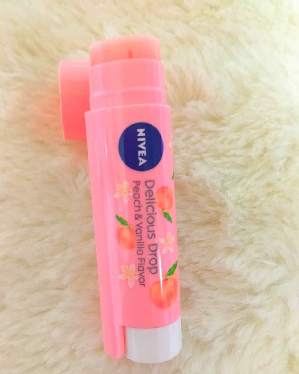ニベア フレーバーリップ デリシャスドロップ ピーチの香り/ニベア/リップクリームを使ったクチコミ(2枚目)