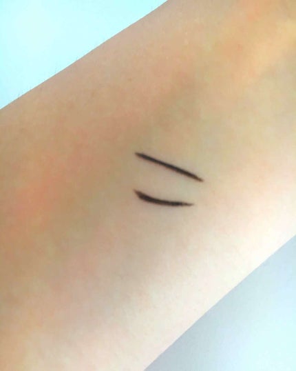 モテライナー リキッド/UZU BY FLOWFUSHI/リキッドアイライナーを使ったクチコミ(3枚目)