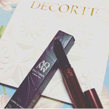 
.
待ちに待ったDECORTEのアイクレヨンの発売日🖍
.
.
.
酵素洗顔買いに行った時一目惚れしたやつ💖
.
.
.
BR321のボルドーブラウンをチョイス🖍ボルドーが主張しすぎず普段使いもしやす