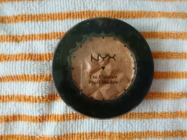 NYX Professional Makeup ウルトラパールアイシャドーのクチコミ「海外のアイシャドーです‼🙌🏼

これは、もらったものなんですが海外のアイシャドーは発色がすごす.....」（1枚目）