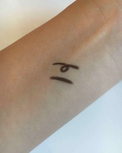 MAYBELLINE NEW YORK EVラスティング ジェル ライナーのクチコミ「商品名
«メイベリンEVラスティングジェルライナーBR-1ダークブラウン»
この色はダークブ.....」(3枚目)