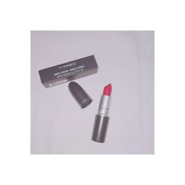 ❁ MAC リップスティック ロシアンレッド

発色 ★★★★★
潤い ★★★☆☆
色持ち ★★★★☆
香り ★★★★☆

MACはカラー展開が豊富でどれにしようか迷いましたが、ロシアンレッドを購入。若