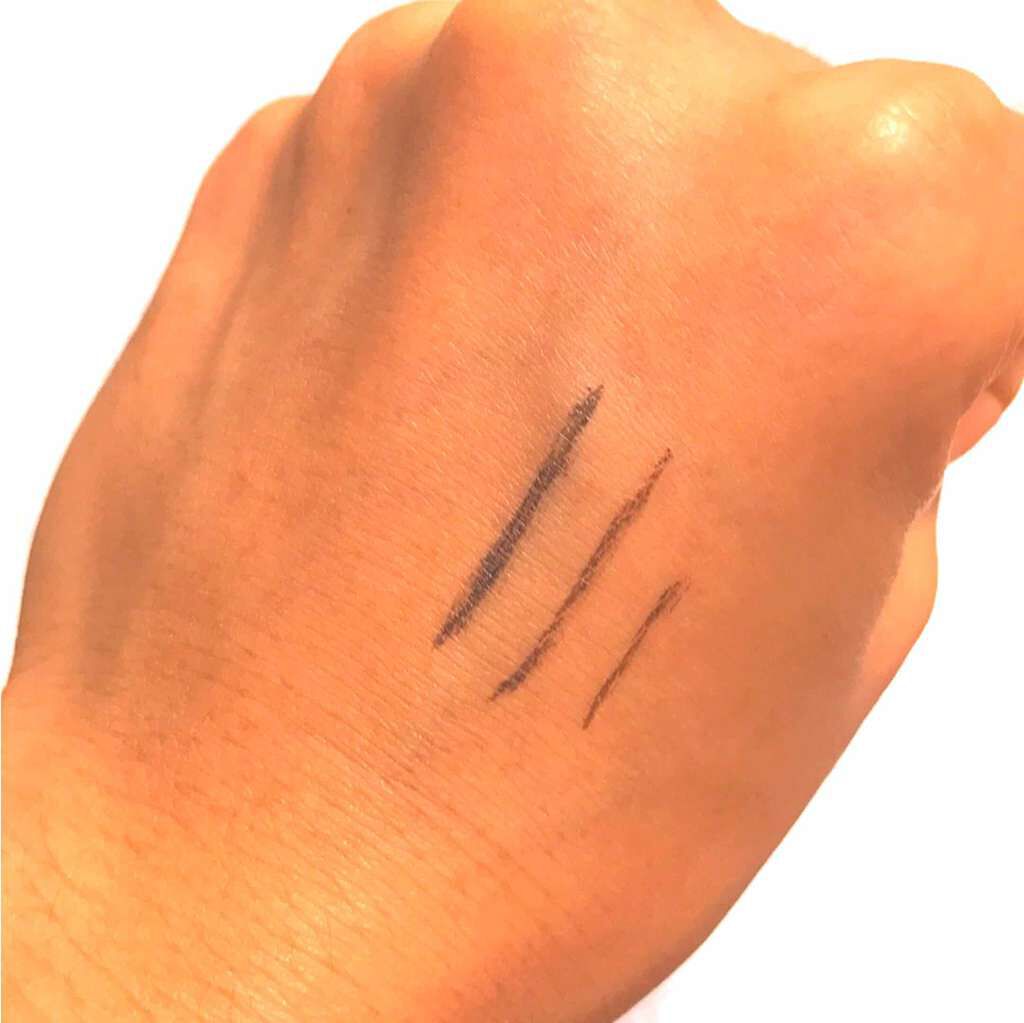 モテライナー リキッド/UZU BY FLOWFUSHI/リキッドアイライナーを使ったクチコミ（2枚目）